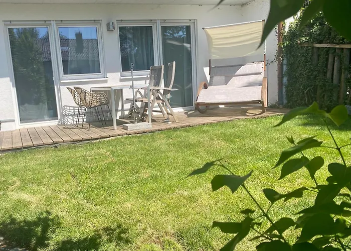 2 Zimmer Ferienwohnung Mit Terrasse Fusslaeufig Zu S-Bahn Und See