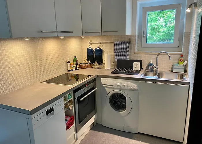 2 Zimmer Ferienwohnung Mit Terrasse Fusslaeufig Zu S-Bahn Und See