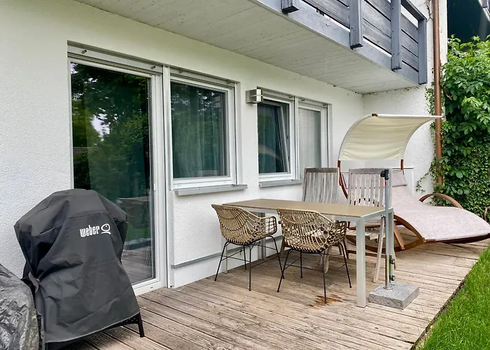 2 Zimmer Ferienwohnung Mit Terrasse Fusslaeufig Zu S-Bahn Und See